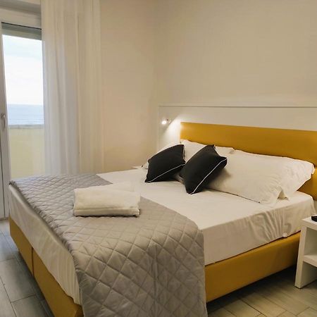 Hotel Gran San Bernardo Riccione Exterior foto