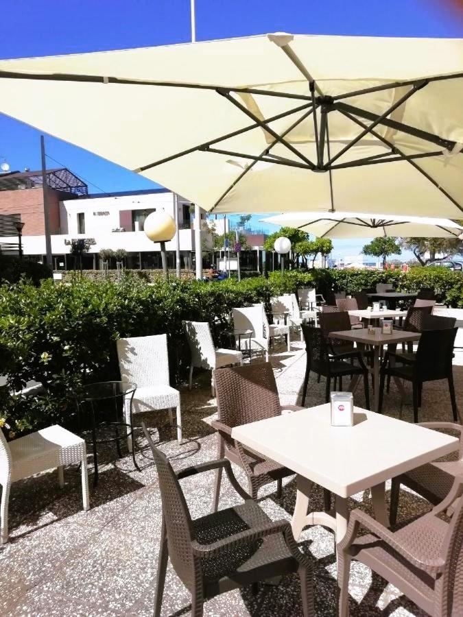 Hotel Gran San Bernardo Riccione Exterior foto