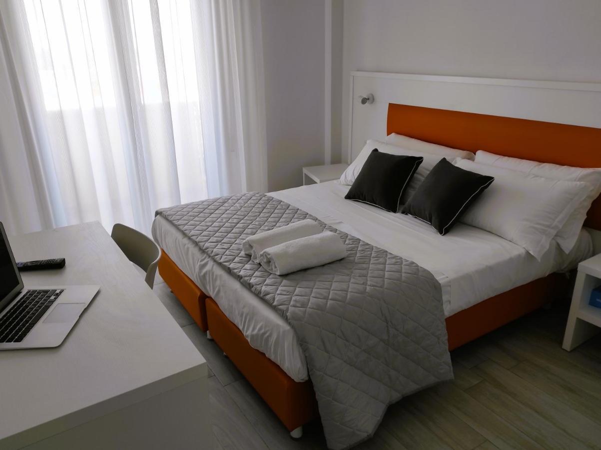 Hotel Gran San Bernardo Riccione Exterior foto